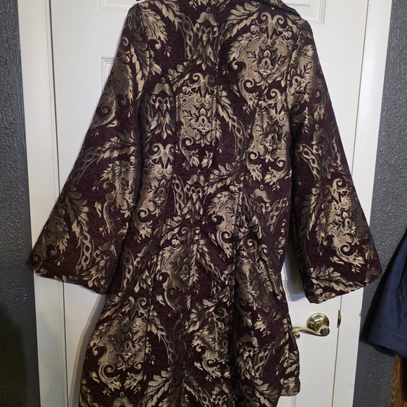 Spirit Brocade Jacket in Deep Red and Gold - Picture 2 of 5